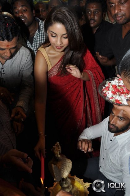 Richa-Gangopadhyay-Launches-Priyanka-Showroom